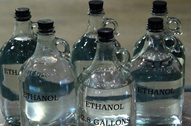 Бутылки с этанолом