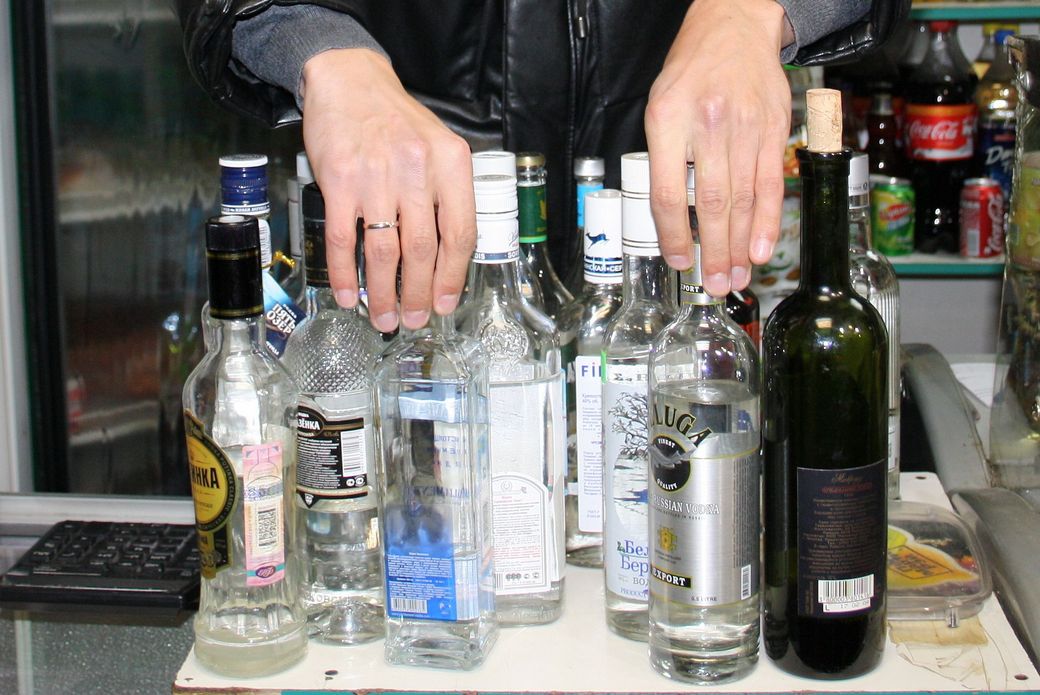 В Магнитогорске полицейскими пресечена реализация нелегальной алкогольной продукции